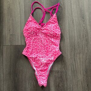 NWOT Hot Pink Leopard cheetah 🐆 high hip rise cheeky Swimsuit boob cups M